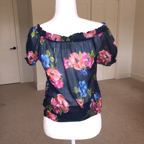 Hollister Sheer Floral Top - Picture 2 of 4